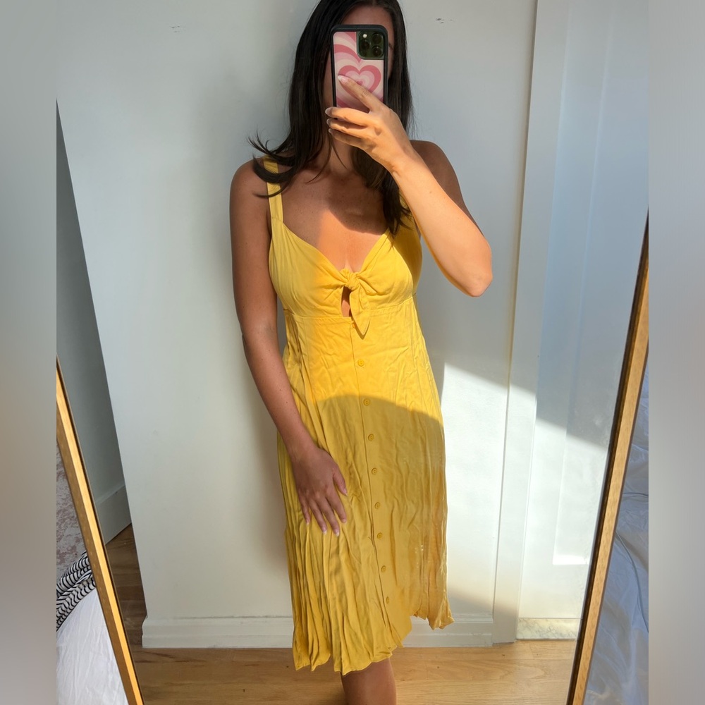 Urban Outfitters Sold out yellow midi dress - size m 100% rayon
